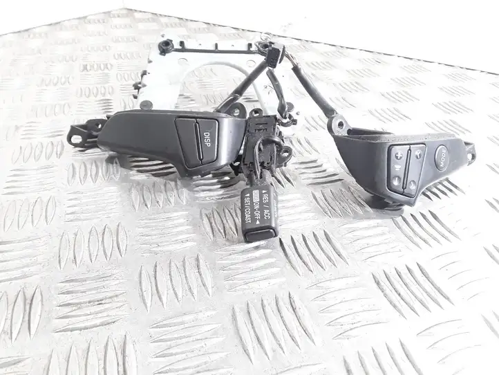 Toyota Avensis T250 (2006 - 2009) Кнопки на рулевом колесе — фото 1