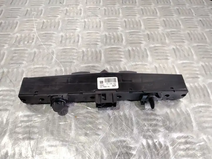 Opel Astra H (2004 - 2009) 03758075 Включатель аварийных фонарей — фото 3