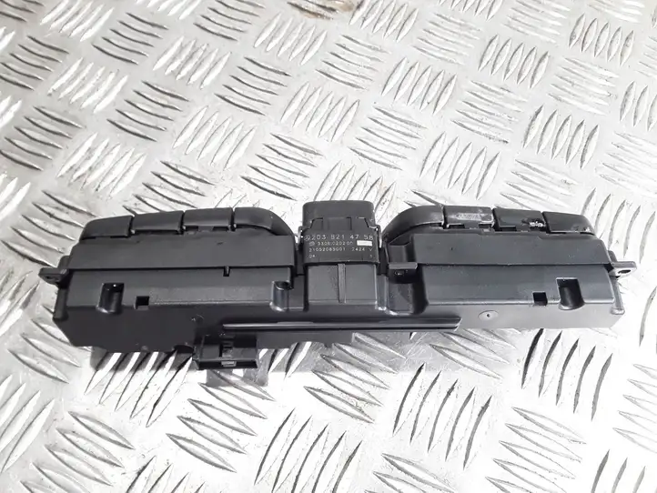 Mercedes-Benz C W203 (2000 - 2007) 2038214758 Другие включатели / ручки/ переключатели — фото 2