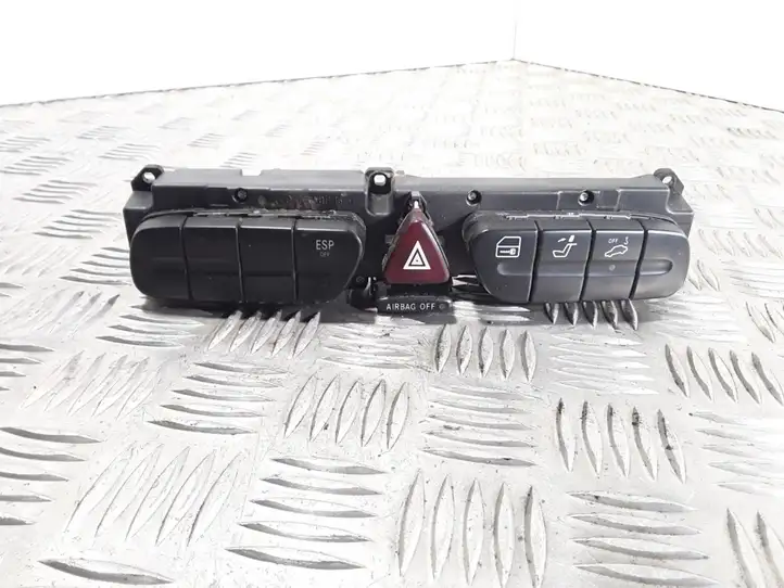 Mercedes-Benz C W203 (2000 - 2007) 2038204910 Другие включатели / ручки/ переключатели — фото 1