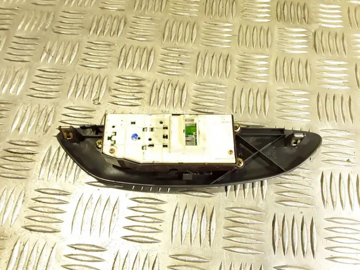 Toyota Yaris (1999 - 2003) 0115836 Блок кнопок стеклоподъемников — фото 2
