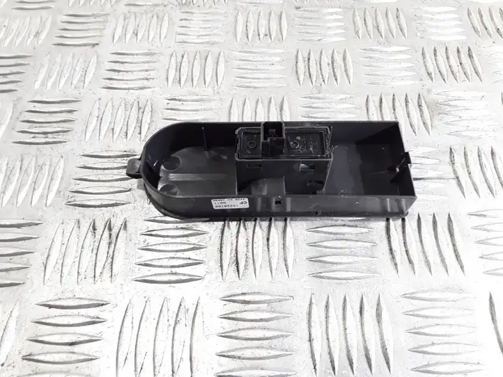 Opel Astra H (2004 - 2009) 13228709 Кнопка стеклоподъемников — фото 2