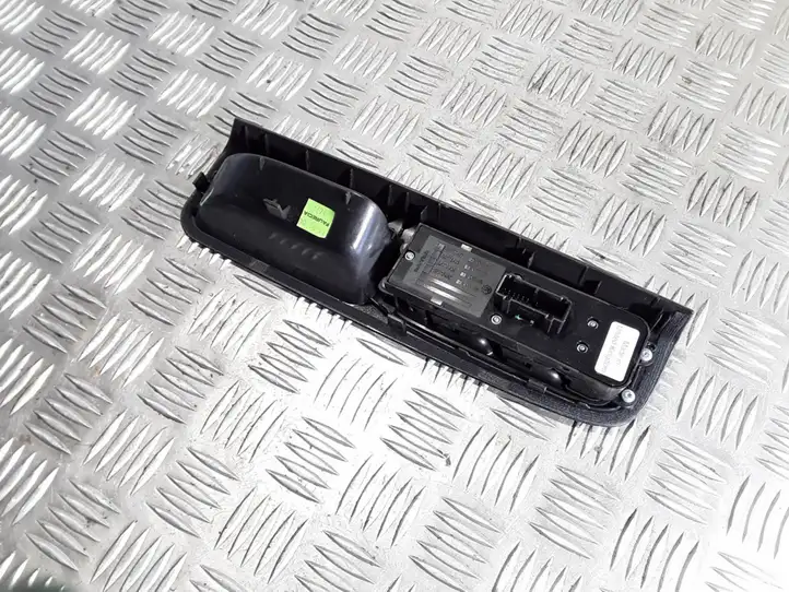 Volvo V50 (2004 - 2008) 30773427 Кнопка стеклоподъемников — фото 2