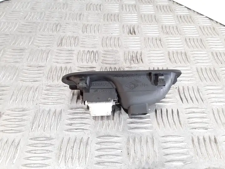 Renault Megane II (2002 - 2005) 156015540 Блок кнопок стеклоподъемников — фото 3