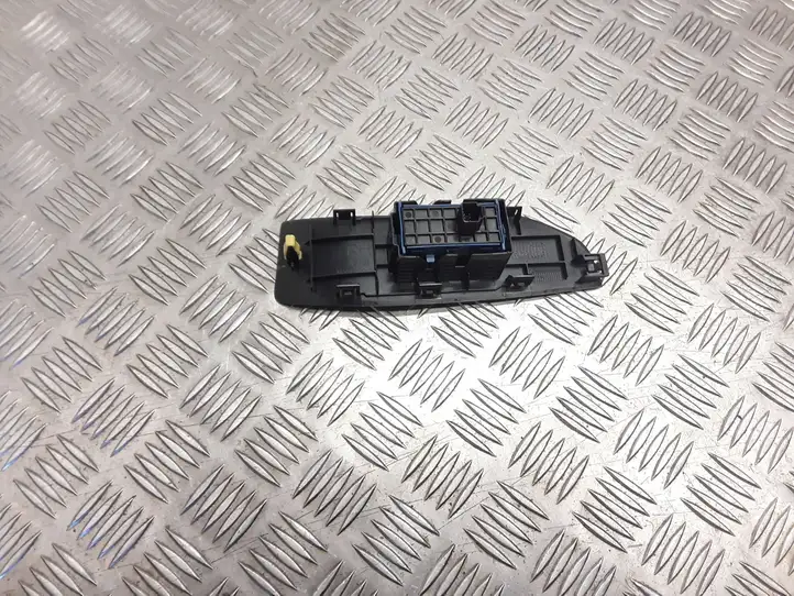 Toyota Verso (2012 - 2015) 742310F040 Кнопка стеклоподъемников — фото 2