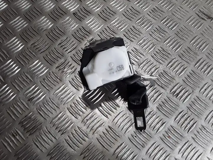 Nissan Almera N16 (2000 - 2010)  88916 Задний ремень безопасности