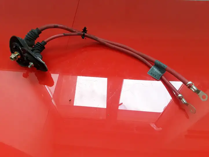 BMW X3 E83 (2003 - 2010) 13318810 Плюсовой провод аккумулятора — фото 1