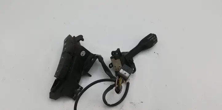 Toyota Previa (XR30, XR40) II (2000 - 2006) 75B037 Кнопки на рулевом колесе — фото 1
