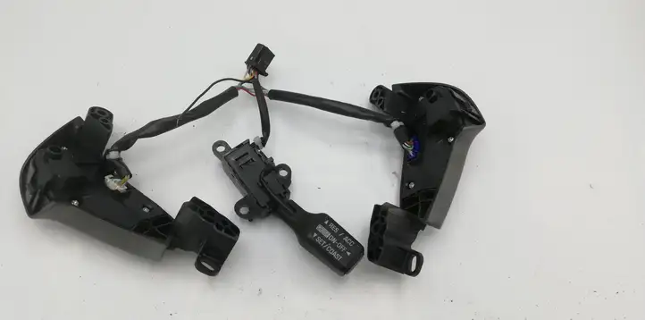 Toyota Avensis T250 (2006 - 2009) 75B596 Кнопки на рулевом колесе — фото 2