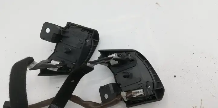 Toyota Corolla Verso AR10 (2004 - 2009) Кнопки на рулевом колесе — фото 3