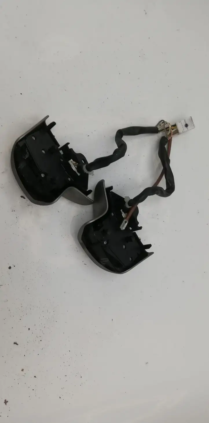 Toyota Auris 150 (2006 - 2012) Кнопки на рулевом колесе — фото 3