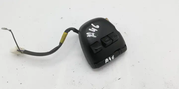 Toyota Corolla Verso E121 (2001 - 2004) 8623013010 Кнопки на рулевом колесе — фото 1