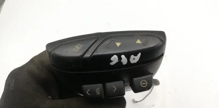 Toyota Corolla Verso E121 (2001 - 2004) 8623013010 Кнопки на рулевом колесе — фото 2