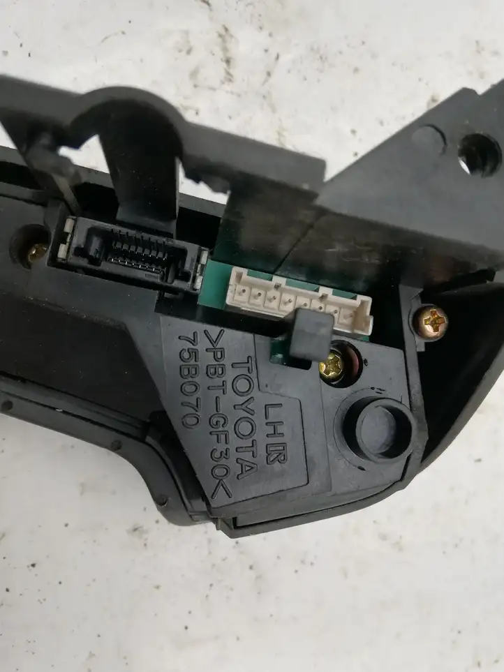 Toyota Avensis T250 (2003 - 2006) 75B070 Кнопки на рулевом колесе — фото 3