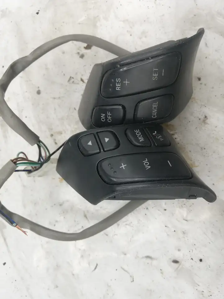Mazda 5 (2005 - 2010) 153769 Кнопки на рулевом колесе — фото 1