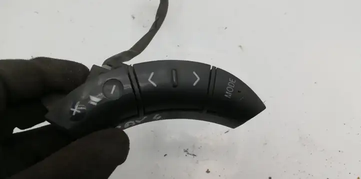 Toyota RAV 4 (XA20) (2000 - 2005)  75B037 Кнопки рулевого колеса