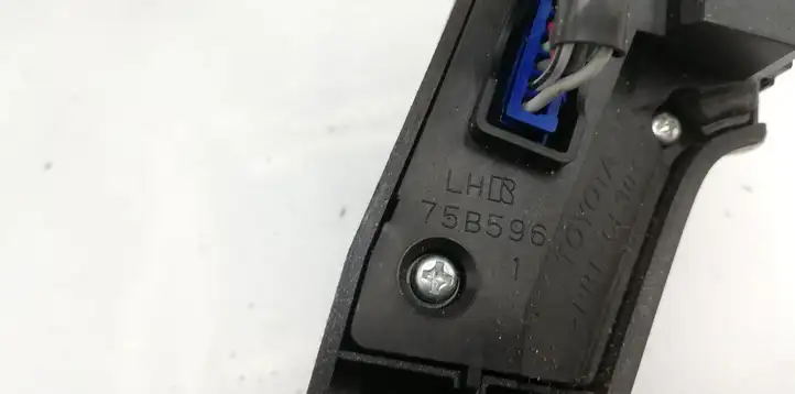 Toyota Avensis T250 (2006 - 2009) 75B596 Кнопки на рулевом колесе — фото 3