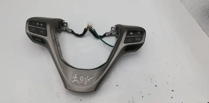 Toyota Avensis T270 (2009 - 2012) CSE703 Кнопки на рулевом колесе — фото 1