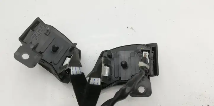 Toyota Corolla Verso E121 (2004 - 2007) Кнопки на рулевом колесе — фото 3