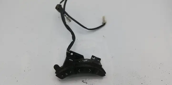 Toyota Previa (XR30, XR40) II (2000 - 2006) 75B037 Кнопки на рулевом колесе — фото 1
