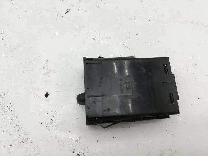 Honda Accord (2003 - 2007) M10588 Включатель регулировки высоты фонарей — фото 3