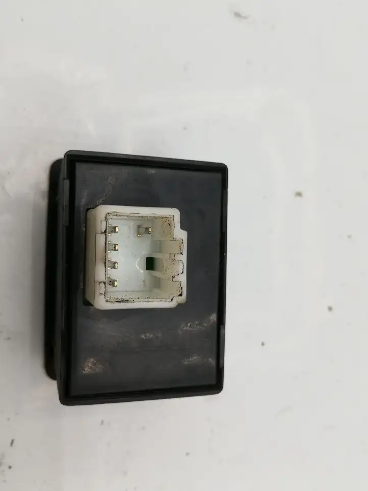 Hyundai ix 55 (2006 - 2012) Кнопка закрытия багажника — фото 2