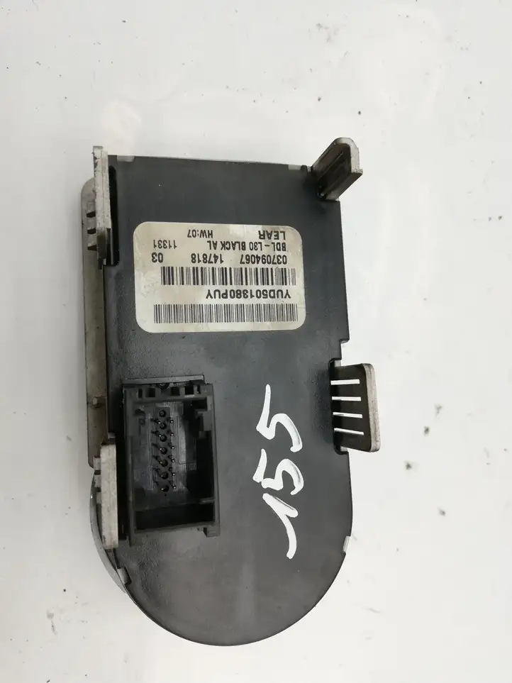 Land Rover Range Rover L322 (2009 - 2012) YUD501380PUY Включатель фонарей — фото 2