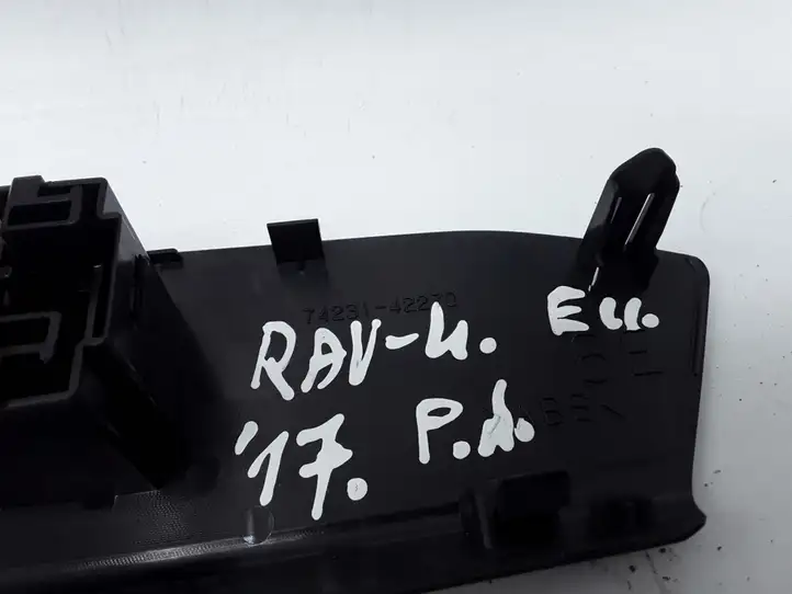 Toyota RAV 4 (XA40) (2012 - 2018) 7423142270 Блок кнопок стеклоподъемников — фото 2