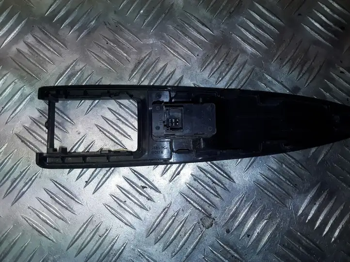 Citroen C6 (2005 - 2012) 96519386ZD Кнопка стеклоподъемников — фото 2
