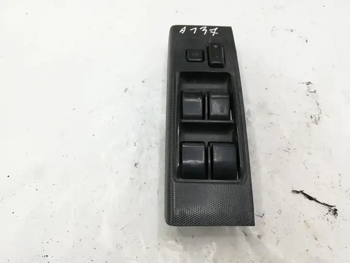 Toyota Corolla Verso E121 (2001 - 2004) Кнопка стеклоподъемников — фото 1