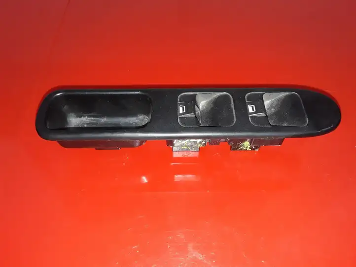 Peugeot 307 CC (2001 - 2005) V6016 Блок кнопок стеклоподъемников — фото 1