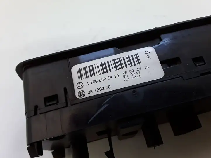 Mercedes-Benz A W169 (2004 - 2012) A1698206410 Блок кнопок стеклоподъемников — фото 2