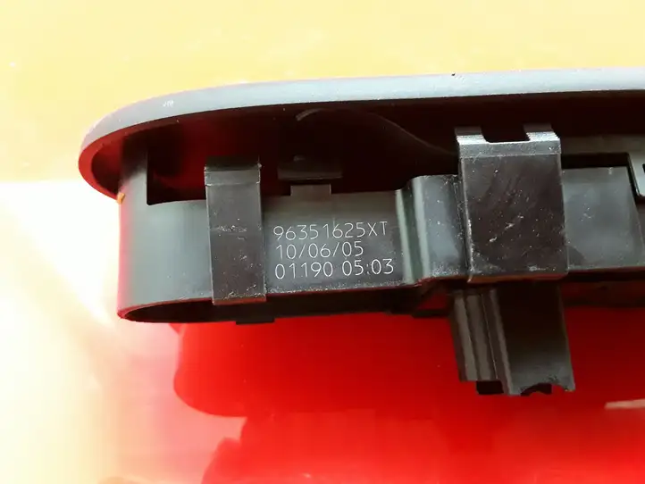 Peugeot 307 (2005 - 2008) 96351625XT Кнопка стеклоподъемников — фото 4