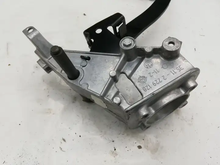 BMW X3 E83 (2003 - 2010) 35112229128 Тормозная педаль — фото 2