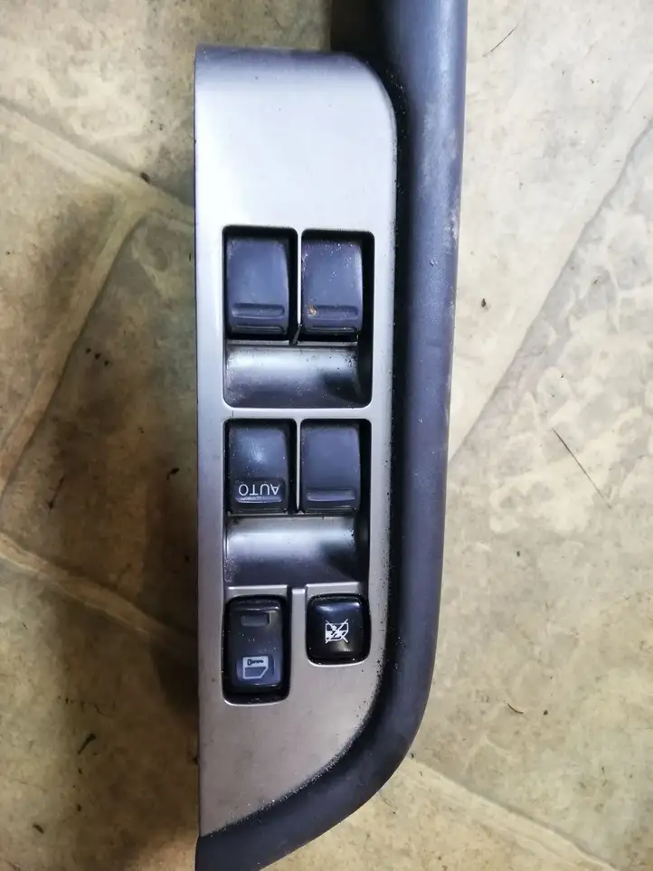 Nissan X-Trail T30 (2001 - 2007) 80948E0300 Блок кнопок стеклоподъемников — фото 3