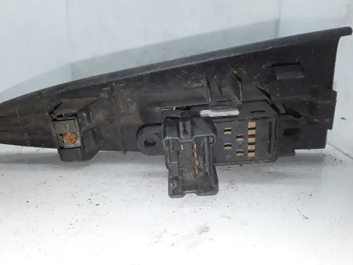 Nissan Note (E11) (2006 - 2014) Кнопка стеклоподъемников — фото 2