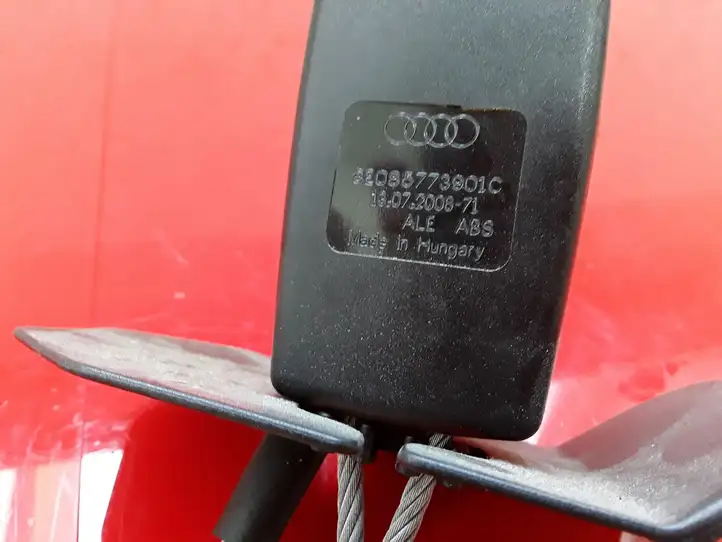 Audi A4 S4 B6 8E 8H (2000 - 2006) 8E085773901C Задний средний замок ремня — фото 2