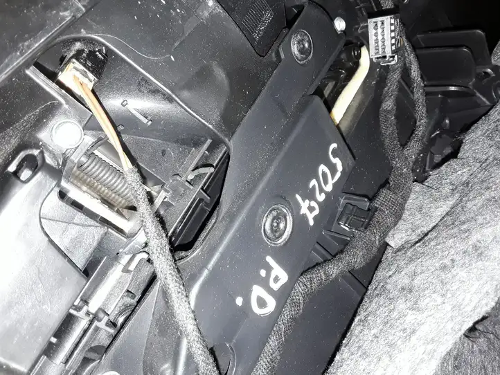 Audi A8 S8 D4 4H (2010 - 2014) 4H1868018 Обшивка передней двери — фото 4