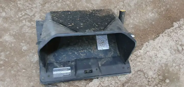 Toyota Corolla Verso E121 (2004 - 2007) Крышка бардачка — фото 3