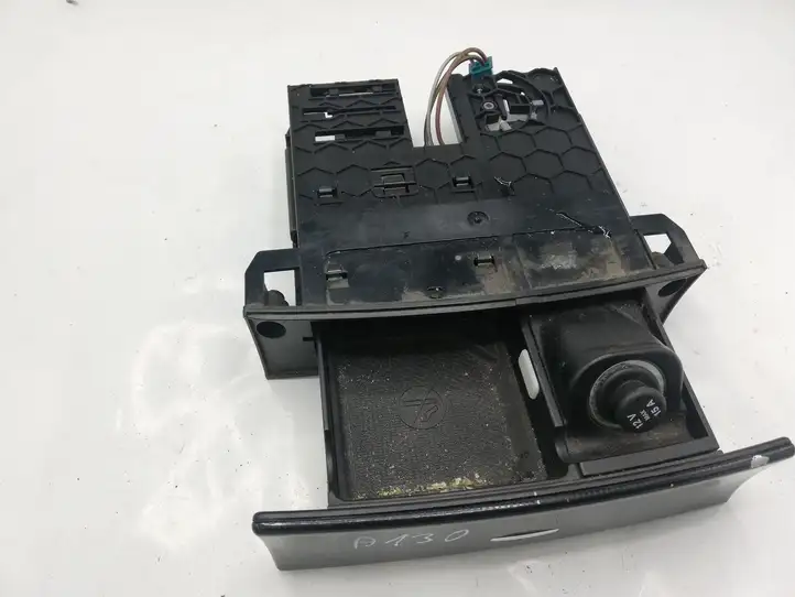 Mercedes-Benz ML W164 (2005 - 2011) A1648100030 Передняя пепельница — фото 2