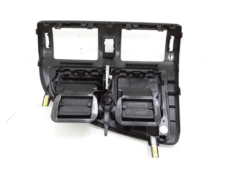 Toyota Avensis T270 (2009 - 2012) 55670051 Центральный воздушный дефлектор — фото 2