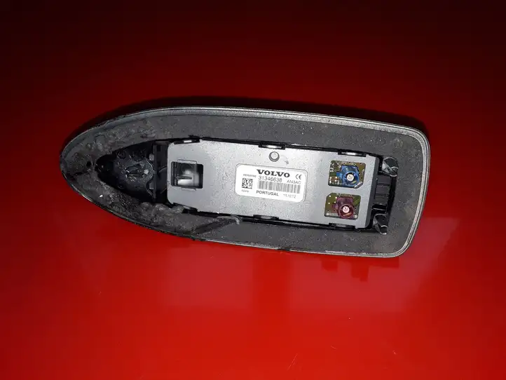 Volvo S60 (2010 - 2013) 31346638 GPS антенна — фото 3