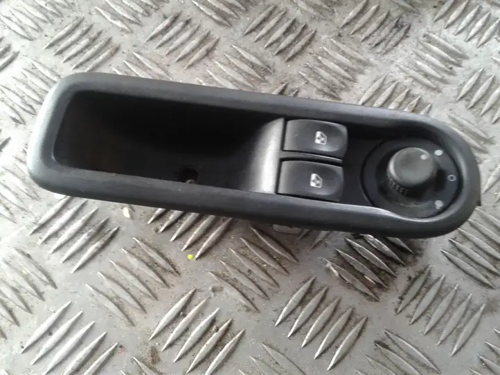 Renault Twingo II (2007 - 2014) 8200356515 Кнопка стеклоподъемников — фото 1