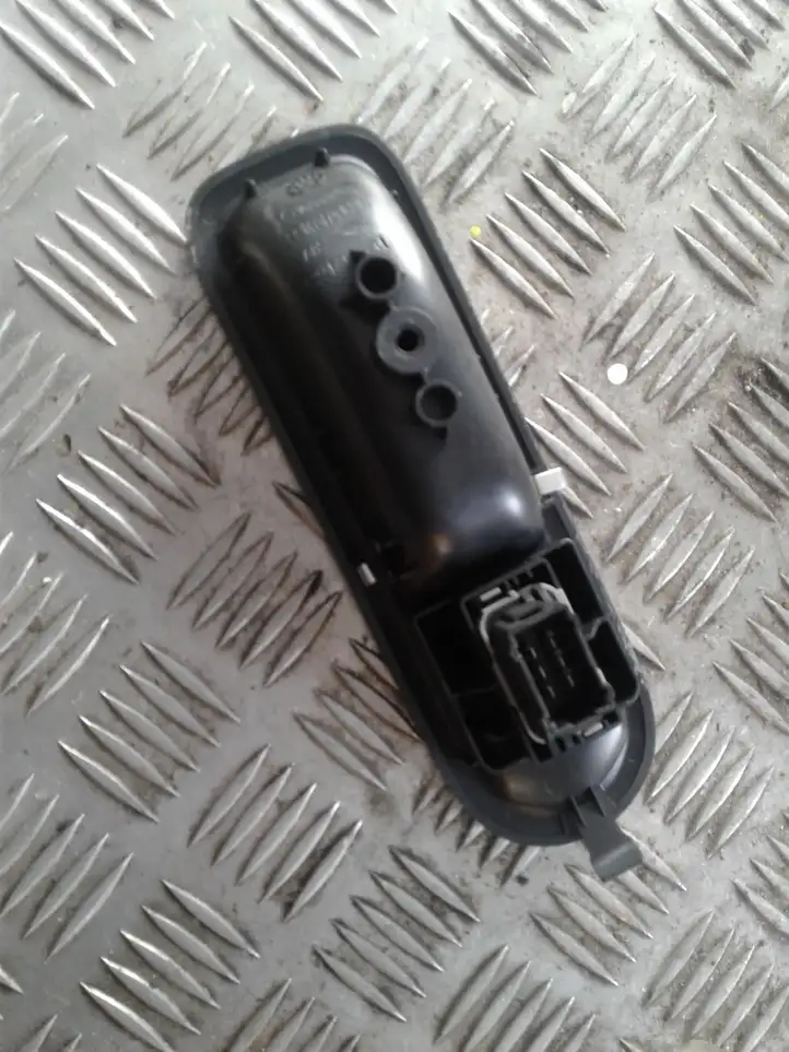 Renault Twingo II (2007 - 2014) 8200356517B Кнопка стеклоподъемников — фото 2