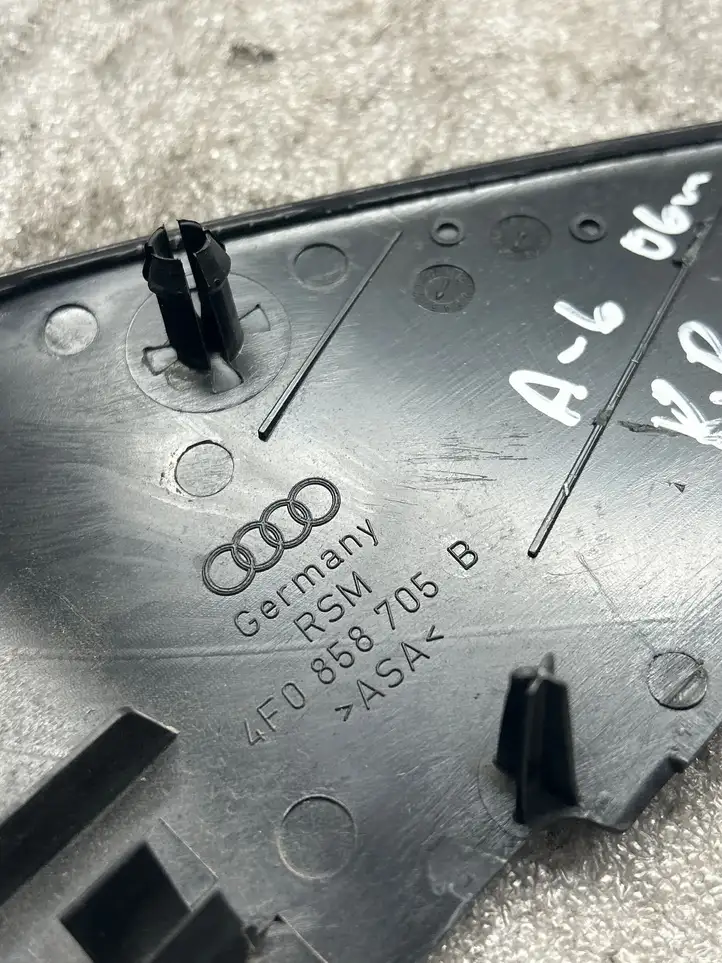 Audi A6 S6 C6 4F (2004 - 2008) 4F0858705B Пластиковая отделка зеркала — фото 3