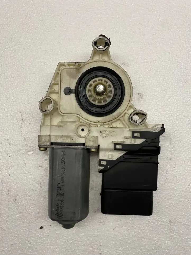 Volkswagen Golf IV (1998 - 2005) 1C0959812A Стеклоподъемник задней двери — фото 2