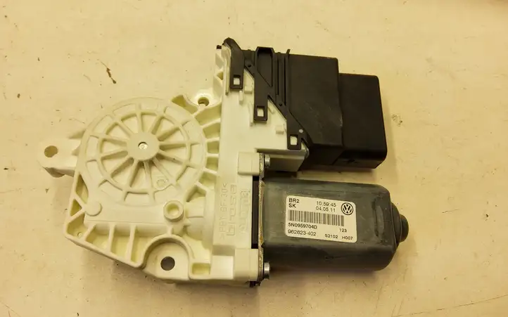 Volkswagen Tiguan (2011 - 2016) 5N0959704D Стеклоподъемник задней двери — фото 1