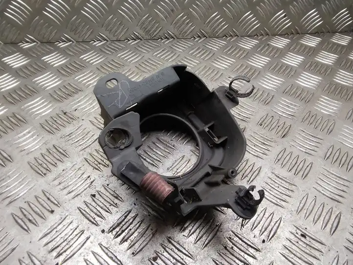 Toyota Prius (XW30) (2009 - 2015) 8148247020 Кронштейн противотуманной фары — фото 2