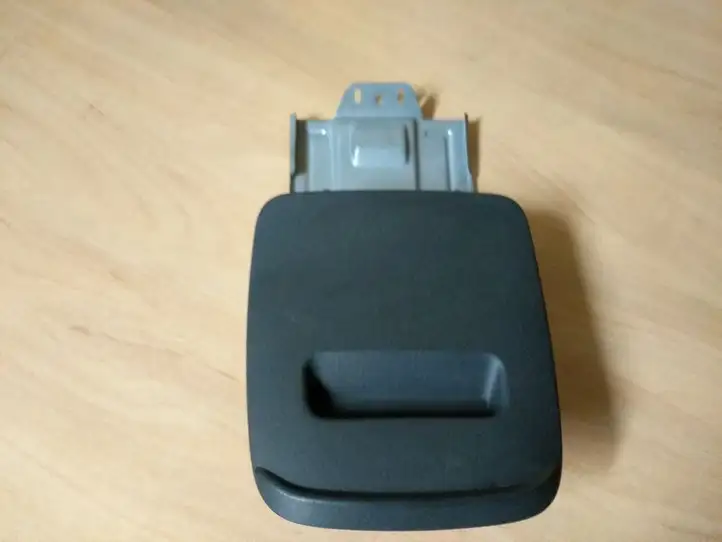 Honda Stream (2000 - 2003) Передняя пепельница — фото 2