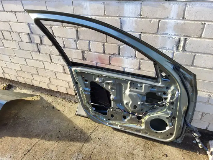 Nissan Almera N16 (2000 - 2010) Дверь — фото 2